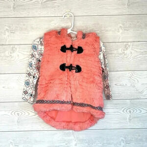 Little Lass toddler girl’s tribal print top & faux fur toggle vest Size 2T